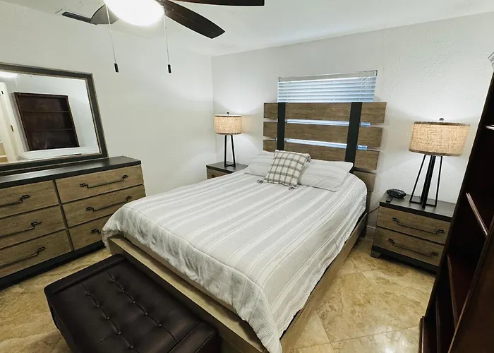 Cozy Lakeside Suite With Private Bath & Entrance