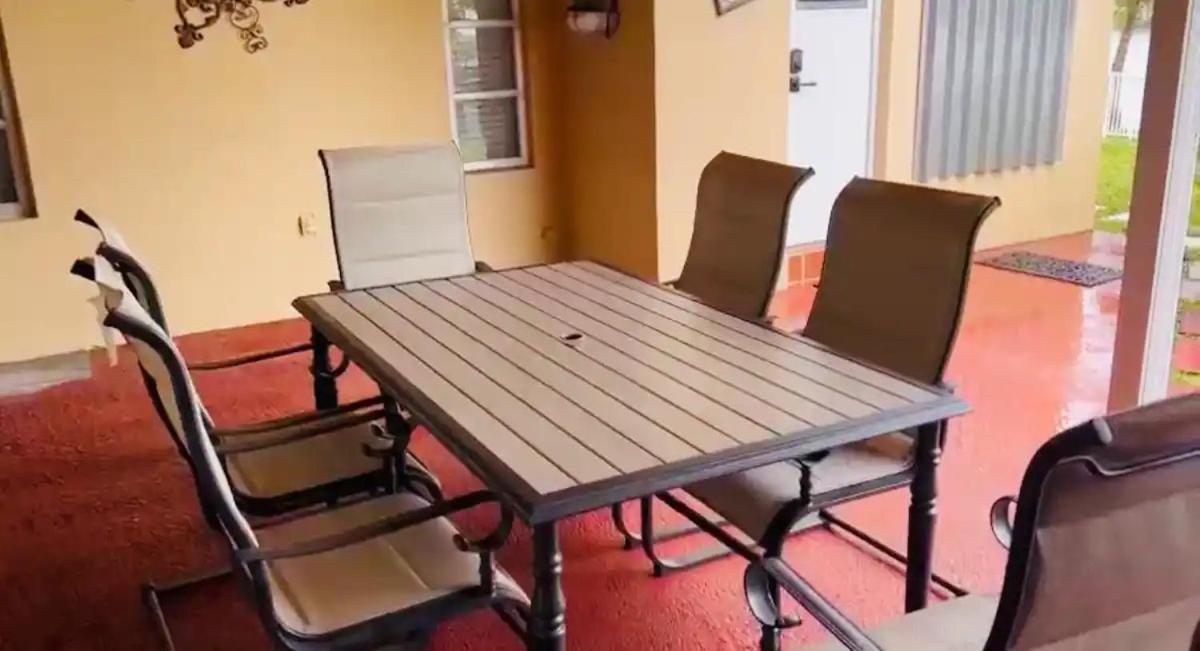 Privatunterkunft Cozy Lakeside With Private Bath & Entrance Pembroke Pines