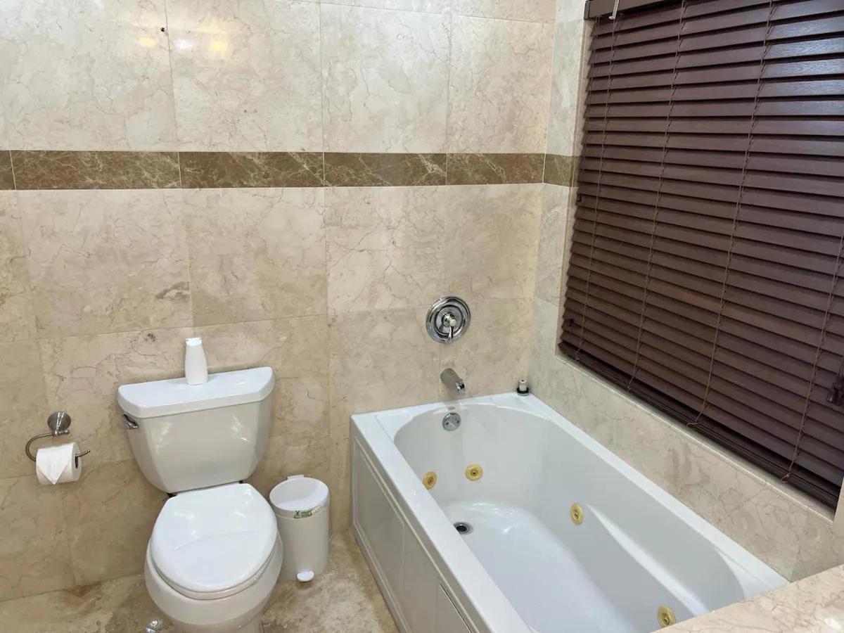Cozy Lakeside With Private Bath & Entrance Pembroke Pines