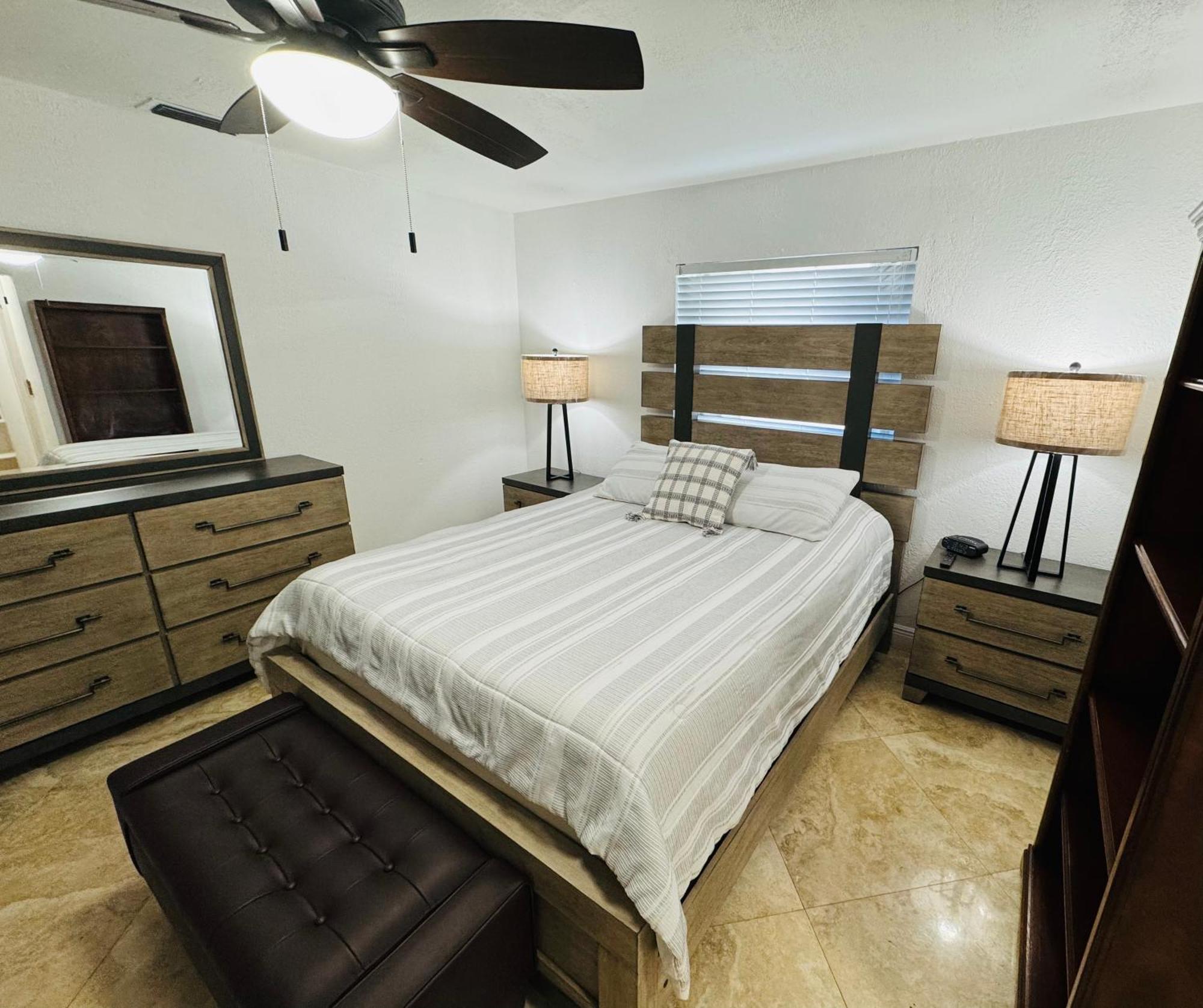 Cozy Lakeside With Private Bath & Entrance Pembroke Pines