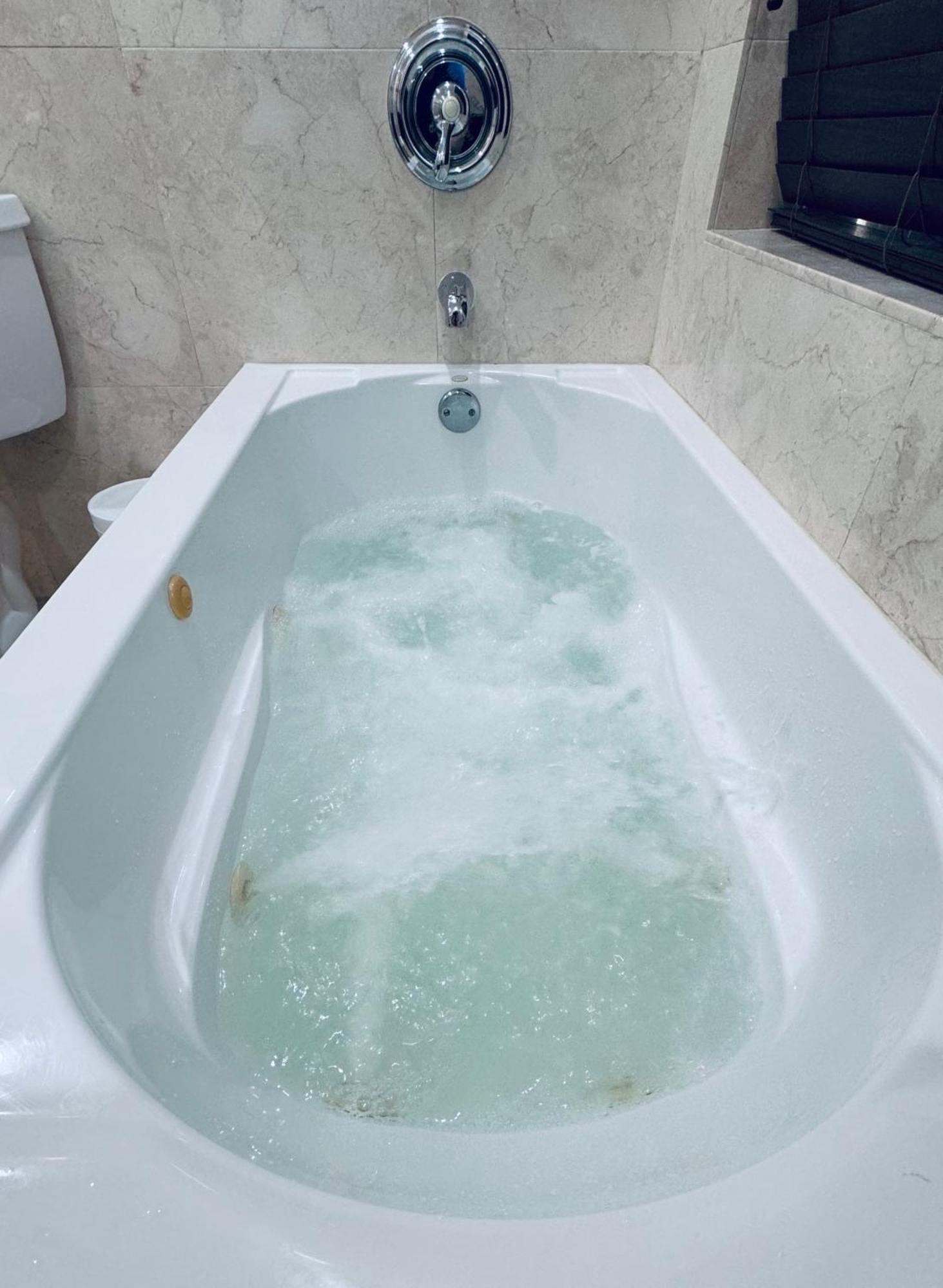 Cozy Lakeside With Private Bath & Entrance * Pembroke Pines