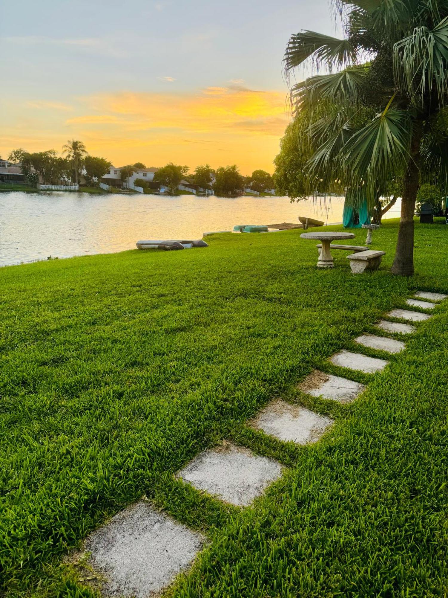 Cozy Lakeside With Private Bath & Entrance Privatunterkunft Pembroke Pines